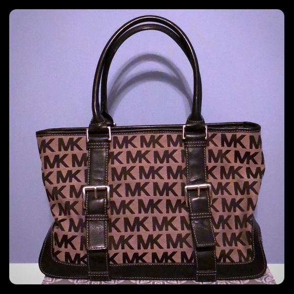 KORS Michael Kors Handbags - 💕HP!!💕Auth. Michael Kors Signature Bag